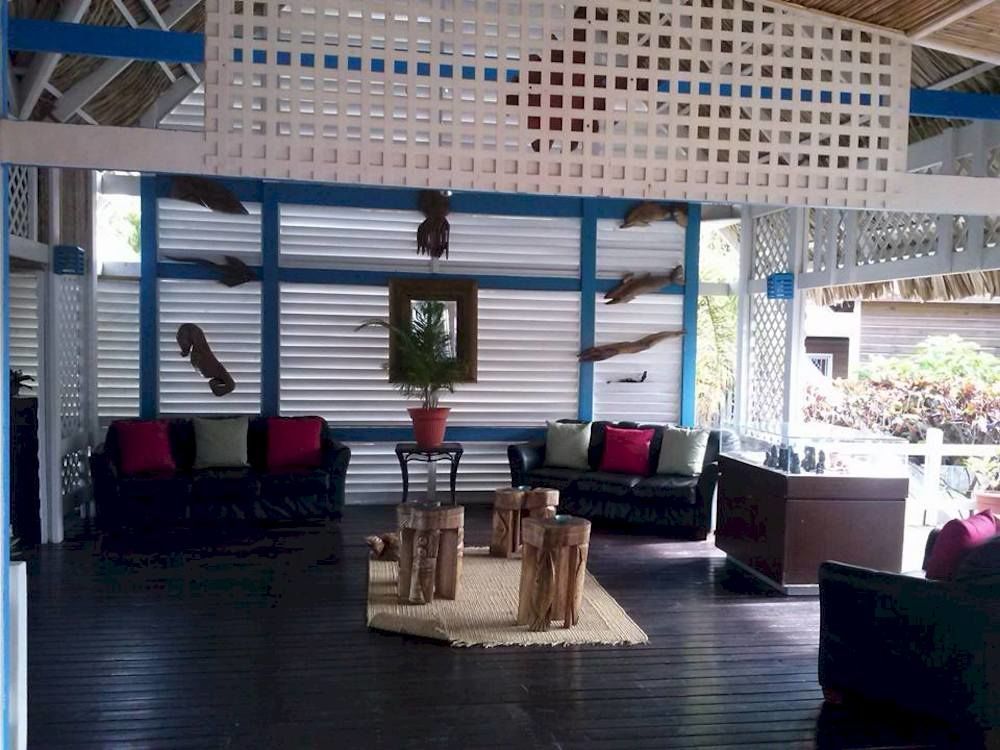 Las Palmas Beach Hotel Dixon Cove Eksteriør bilde