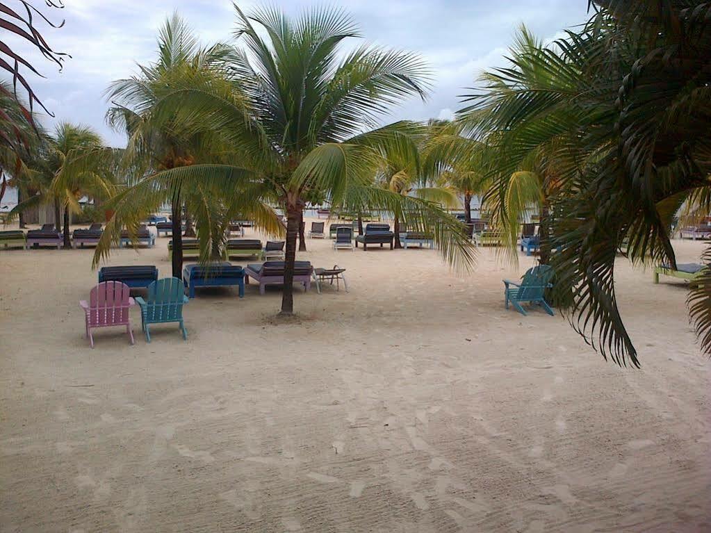 Las Palmas Beach Hotel Dixon Cove Eksteriør bilde